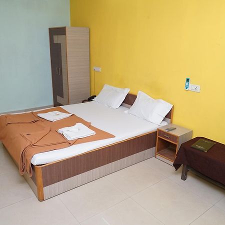 Hotel Umesh Даман Экстерьер фото
