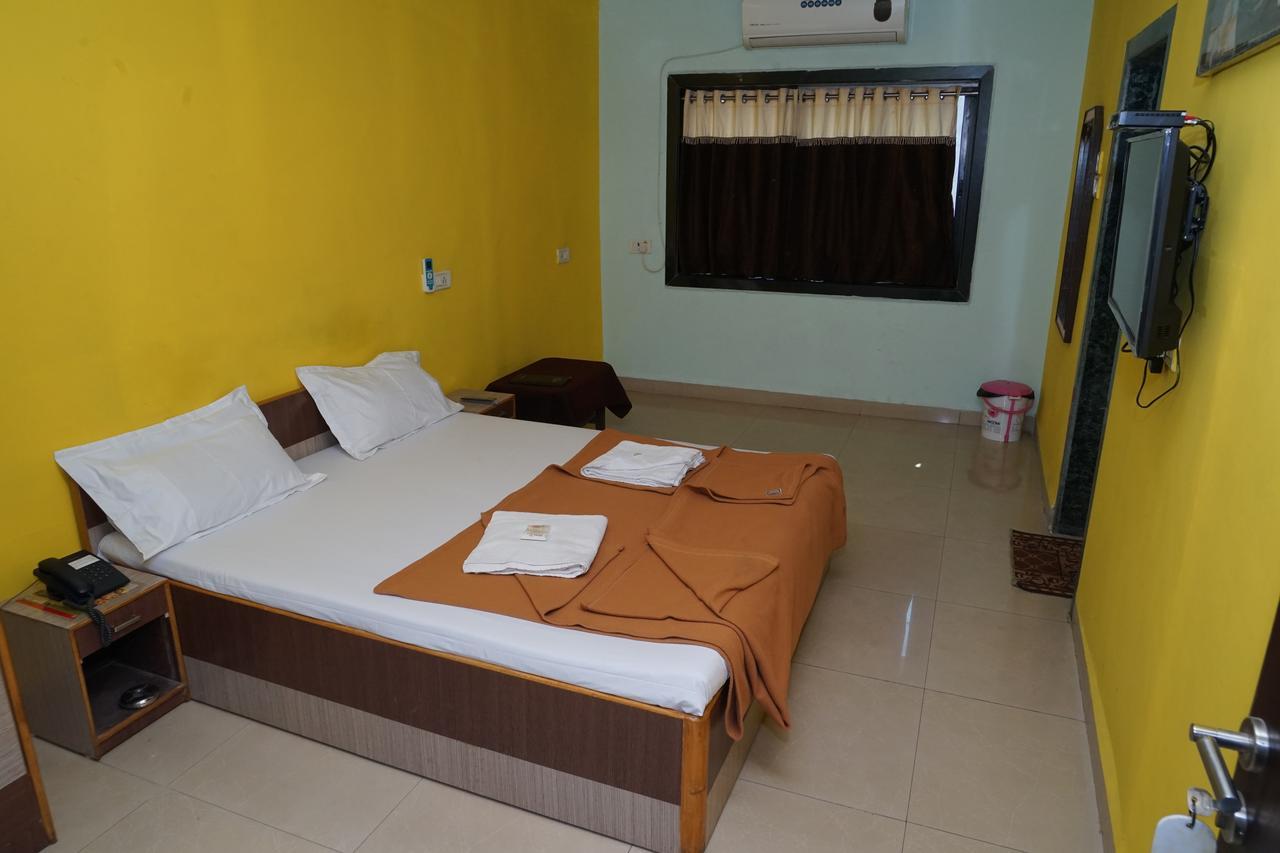 Hotel Umesh Даман Экстерьер фото
