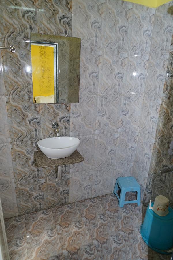 Hotel Umesh Даман Экстерьер фото